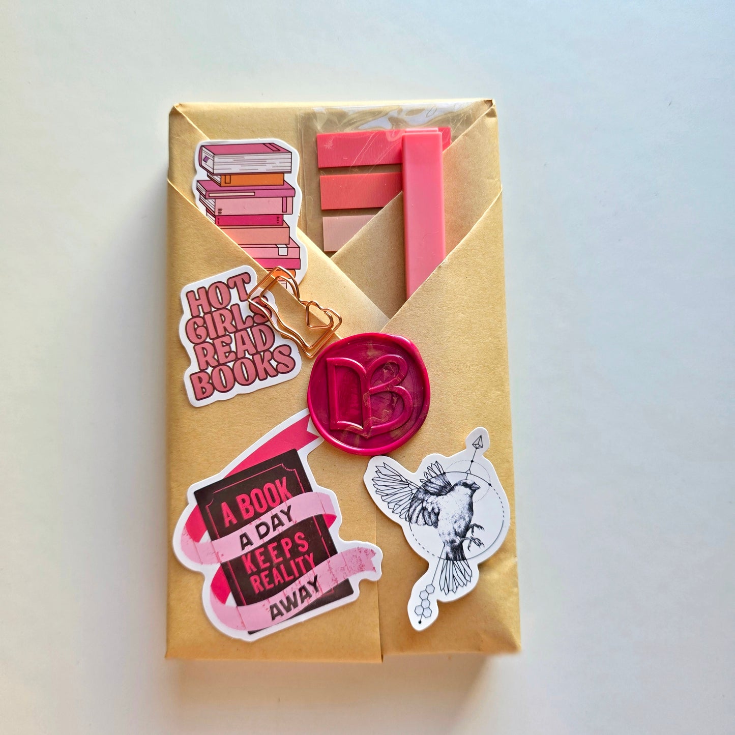 Blind date with a book. box livre avec ses accessoires 